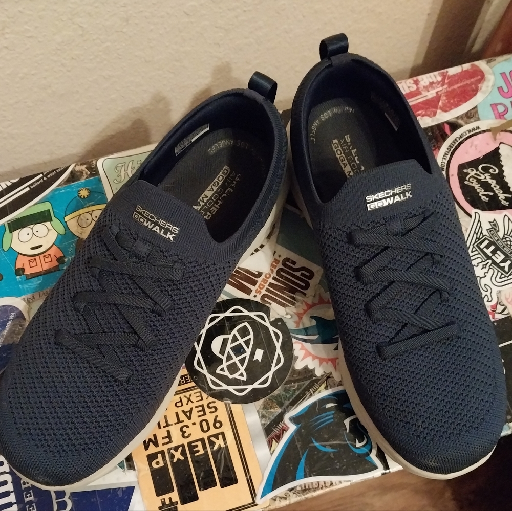 Skechers GOwalk Navy Knit Slip-On Sneakers Size 9 WIDE